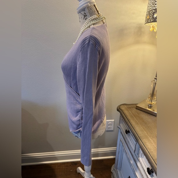 Lavender V-Neck Ribbed Sweater - Picture 3 of 9